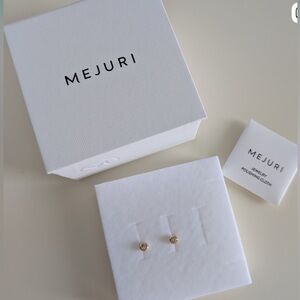 Meruji 14k gold Sapphire Earrngs.